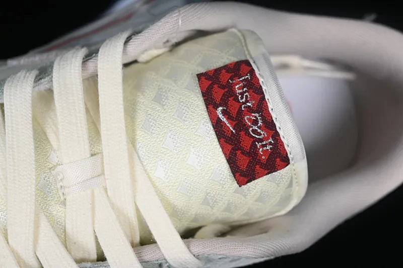 All Categories Nk SB Dunk Series Nk SB Dunk Low Low-top sneakers Z version Nk Dunk Low 2024 Year of the Dragon customized SB low-top casual sneakers FZ5065-111